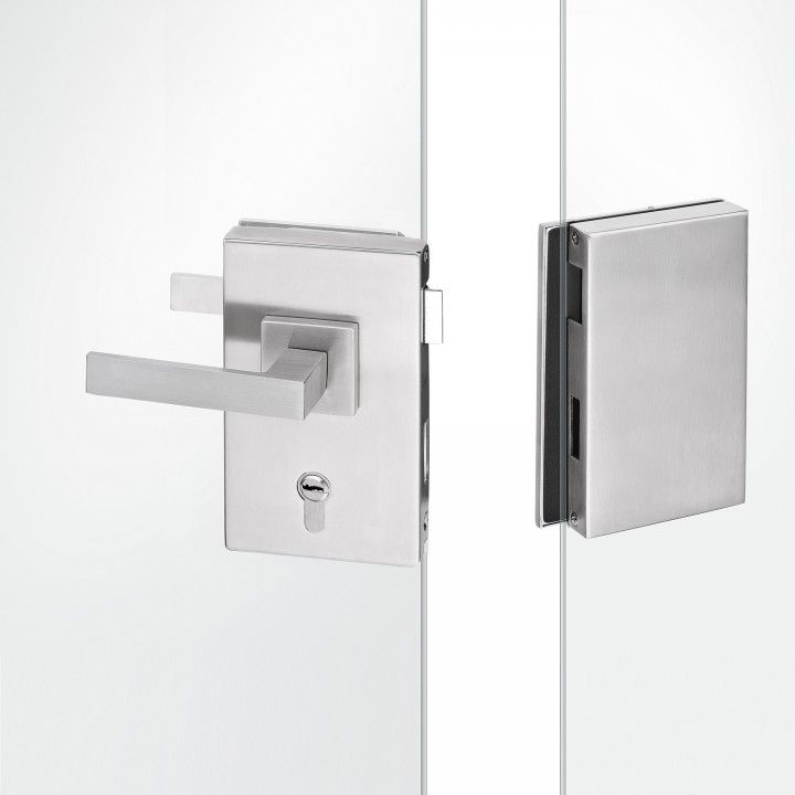 Door lock for rotative lever handles