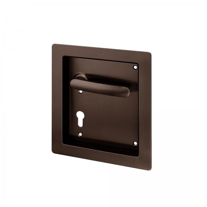 Flush plate with lever handle